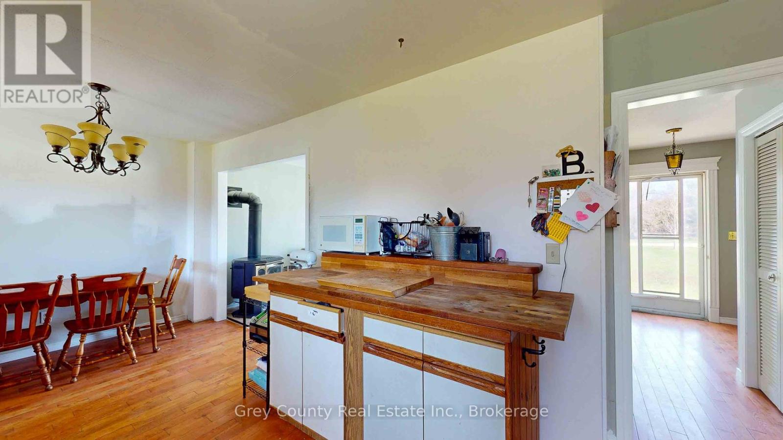 102 Glenwood Place, West Grey, Ontario  N0C 1H0 - Photo 13 - X12265496