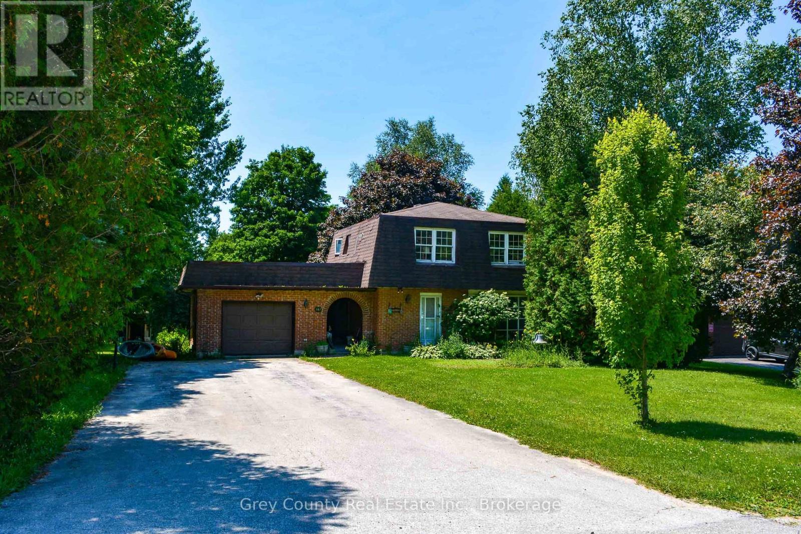 102 Glenwood Place, West Grey, Ontario  N0C 1H0 - Photo 2 - X12265496