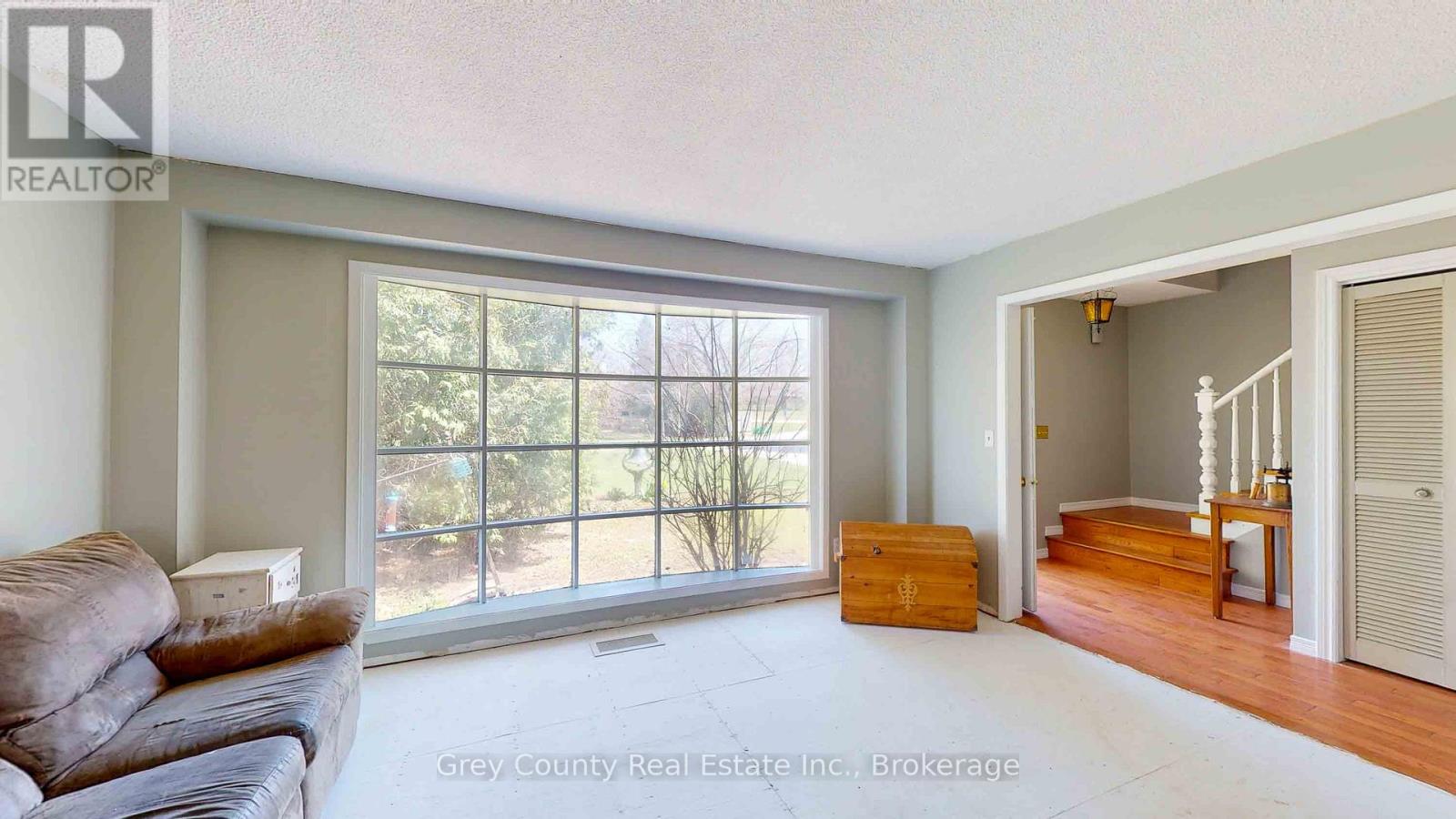102 Glenwood Place, West Grey, Ontario  N0C 1H0 - Photo 5 - X12265496