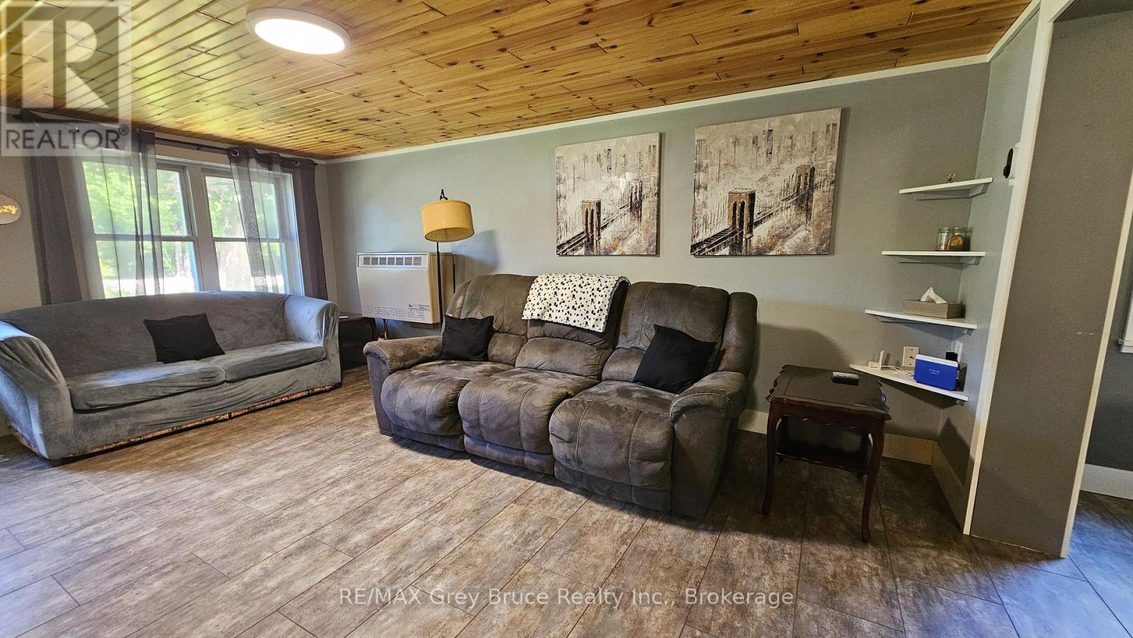 549 Stokes Bay Road, Northern Bruce Peninsula, Ontario  N0H 1W0 - Photo 4 - X12265741