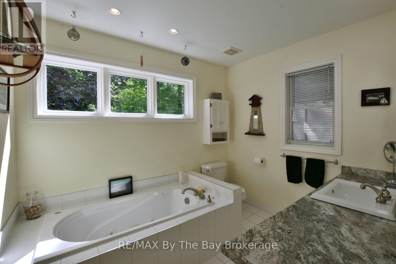 1327 River Road E, Wasaga Beach, Ontario  L9Z 2R7 - Photo 29 - S12265759