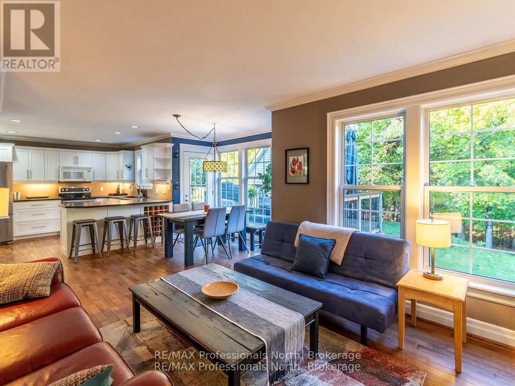 26 Coates Avenue, Bracebridge, Ontario  P1L 1Y5 - Photo 10 - X12265876