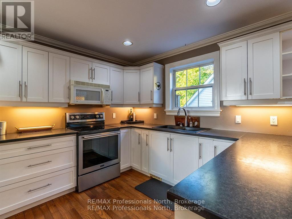26 Coates Avenue, Bracebridge, Ontario  P1L 1Y5 - Photo 17 - X12265876