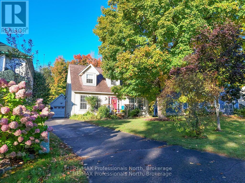 26 Coates Avenue, Bracebridge, Ontario  P1L 1Y5 - Photo 2 - X12265876
