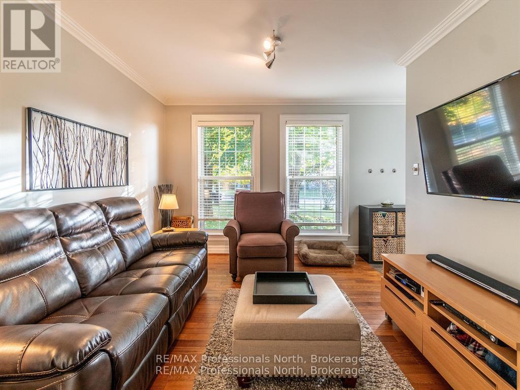 26 Coates Avenue, Bracebridge, Ontario  P1L 1Y5 - Photo 8 - X12265876