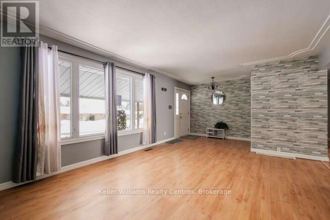 470 7th Street, Hanover, Ontario  N4N 2J4 - Photo 9 - X12265945