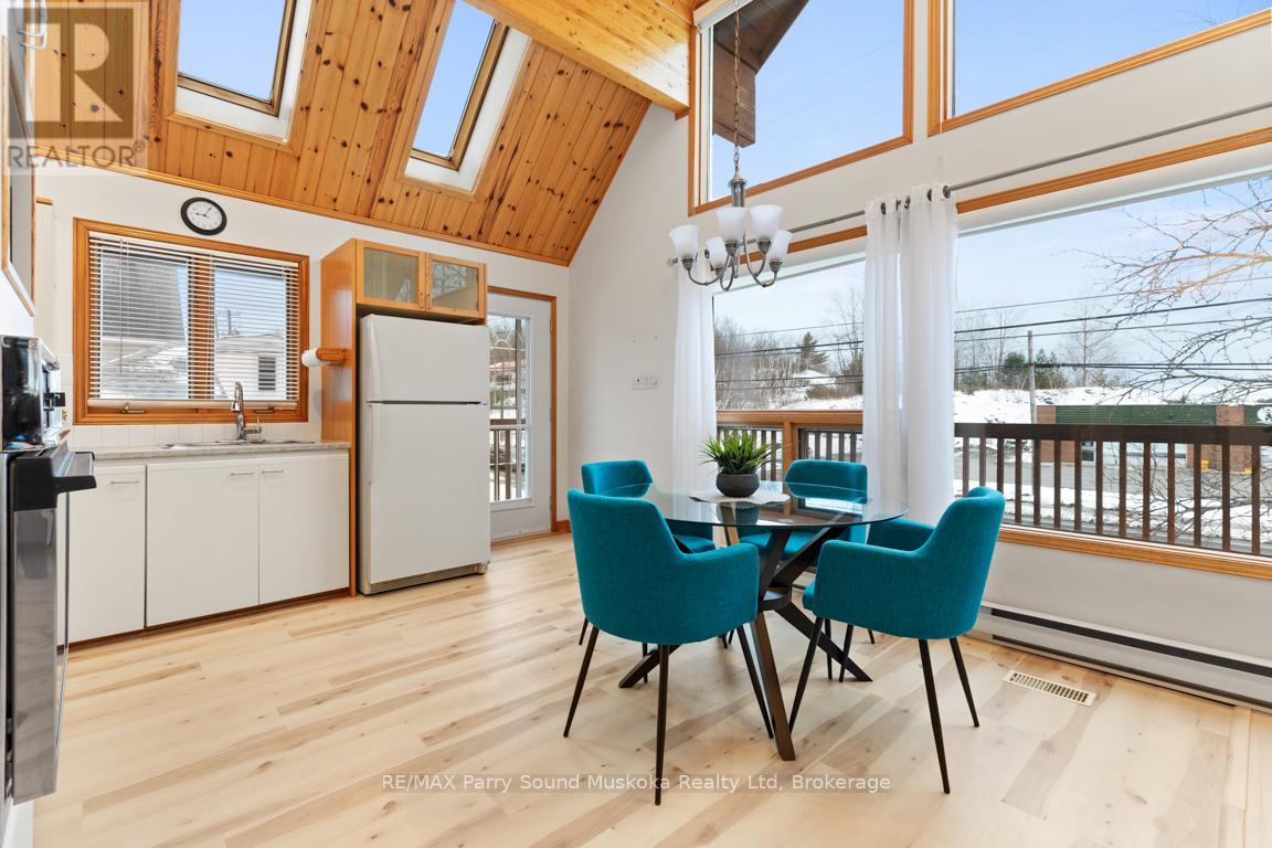 14 Emily Street, Parry Sound, Ontario  P2A 2P3 - Photo 4 - X12266064