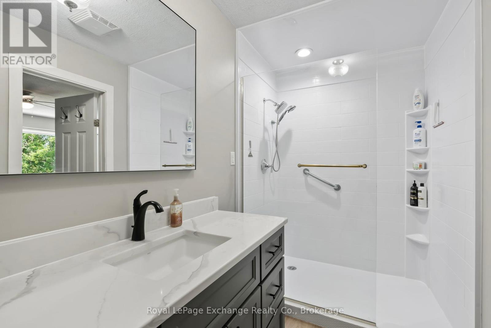71 Upper Lorne Beach Road, Kincardine, Ontario  N0G 2T0 - Photo 14 - X12266083