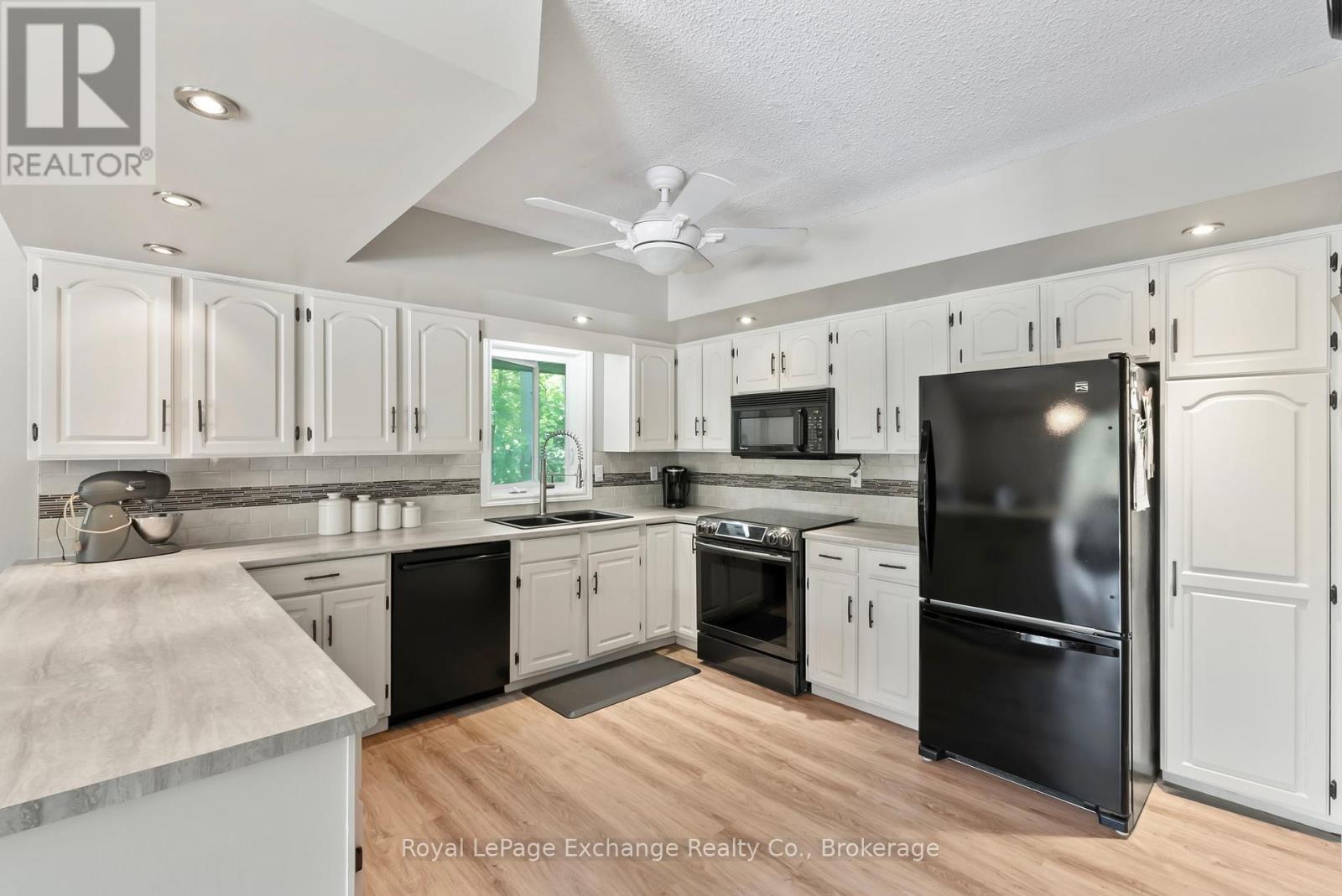 71 Upper Lorne Beach Road, Kincardine, Ontario  N0G 2T0 - Photo 9 - X12266083