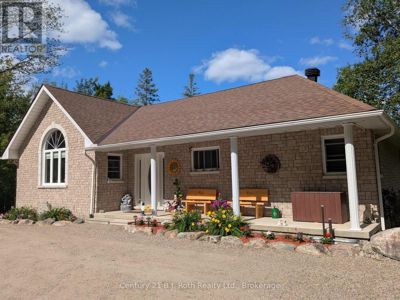 77 HOLDEN ROAD, Magnetawan, Ontario