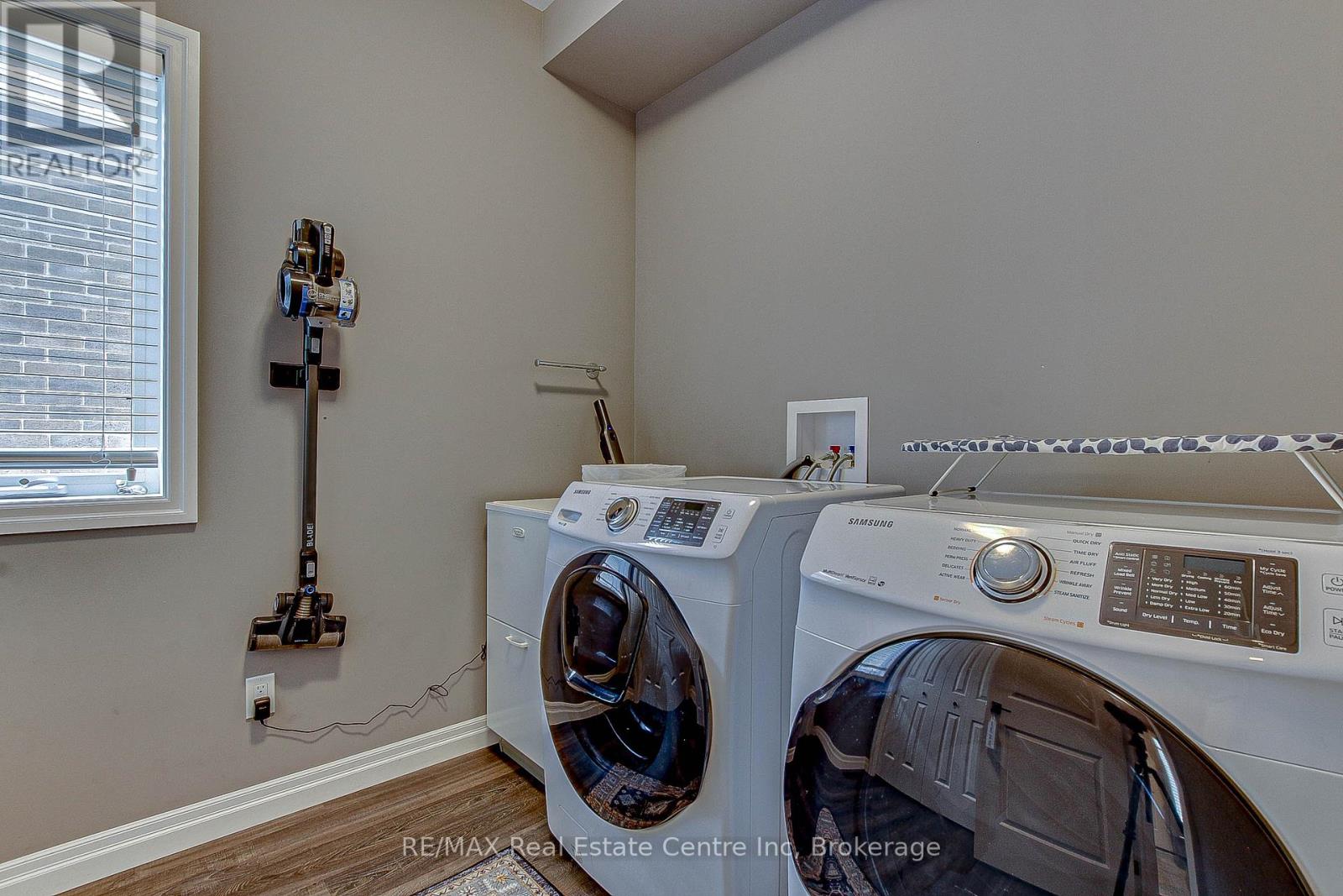 587 Hawthorne Place, Woodstock, Ontario  N4S 0E1 - Photo 8 - X12266452