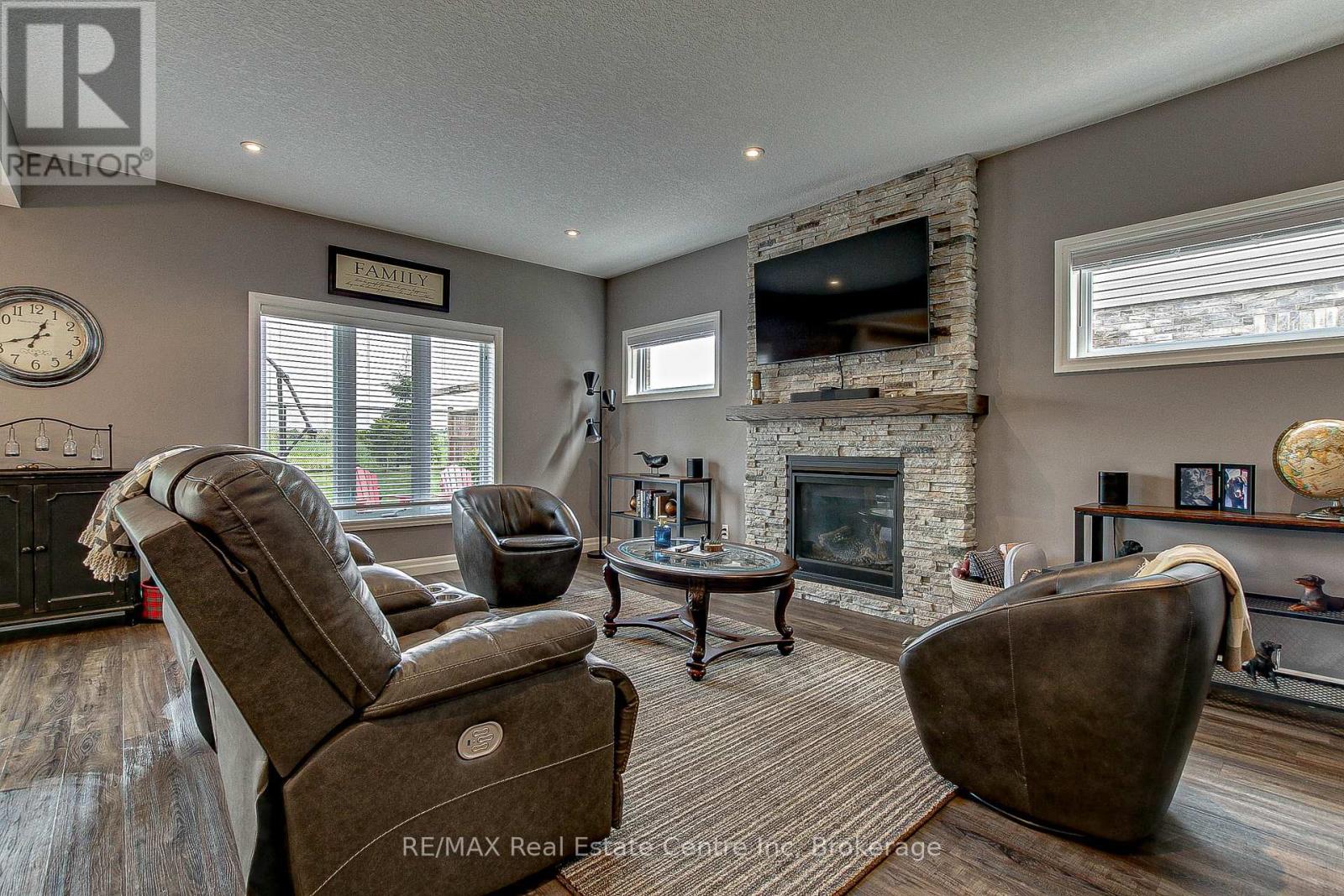 587 Hawthorne Place, Woodstock, Ontario  N4S 0E1 - Photo 9 - X12266452
