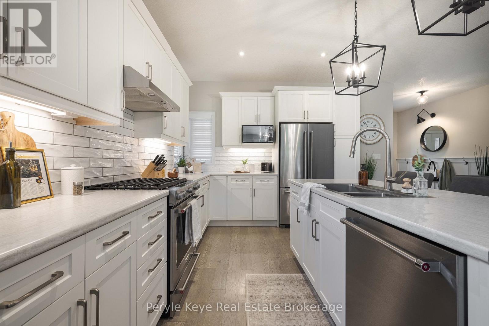 73 Selkirk Drive, Huntsville, Ontario  P1H 0C6 - Photo 13 - X12266519