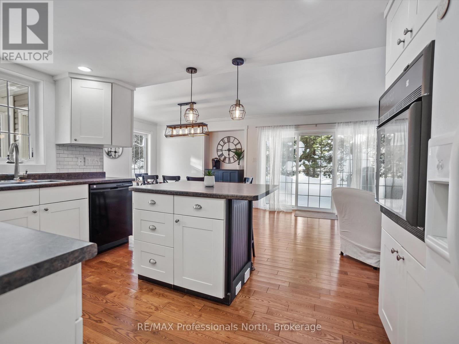 149 Balsam Chutes Road, Huntsville, Ontario  P0B 1L0 - Photo 8 - X12266527