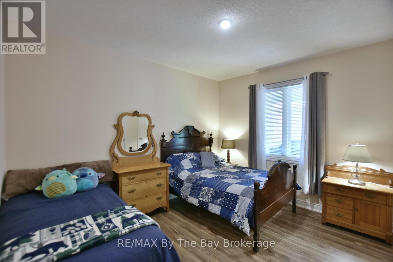 142 Sunnidale Road S, Wasaga Beach, Ontario  L9Z 2S8 - Photo 15 - S12266576