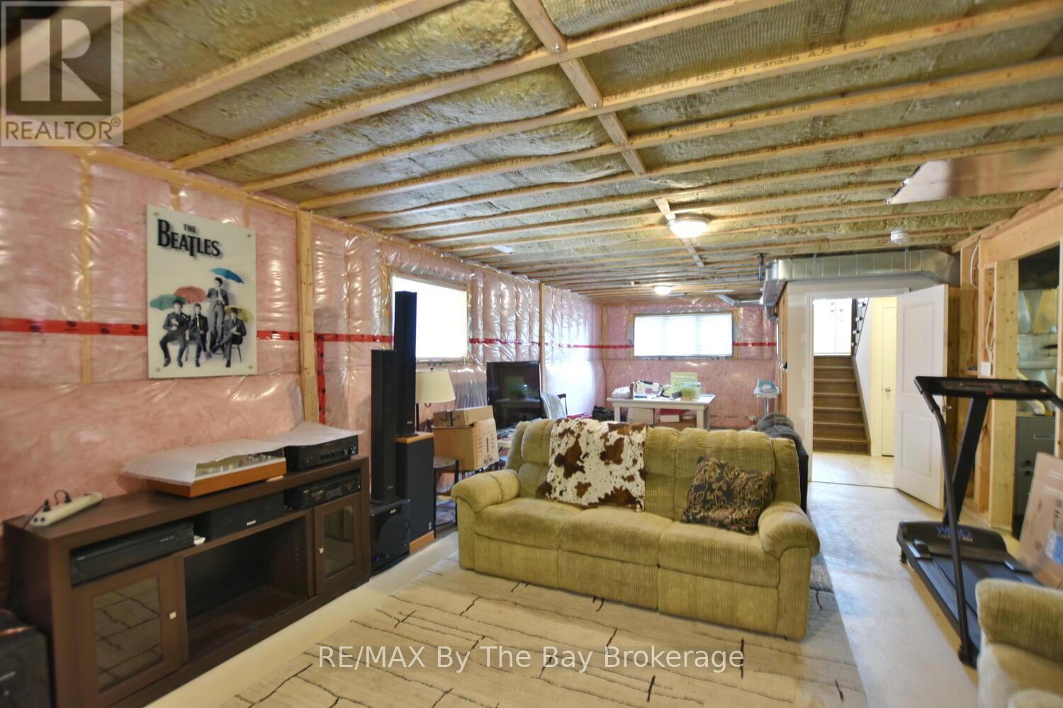 142 Sunnidale Road S, Wasaga Beach, Ontario  L9Z 2S8 - Photo 21 - S12266576