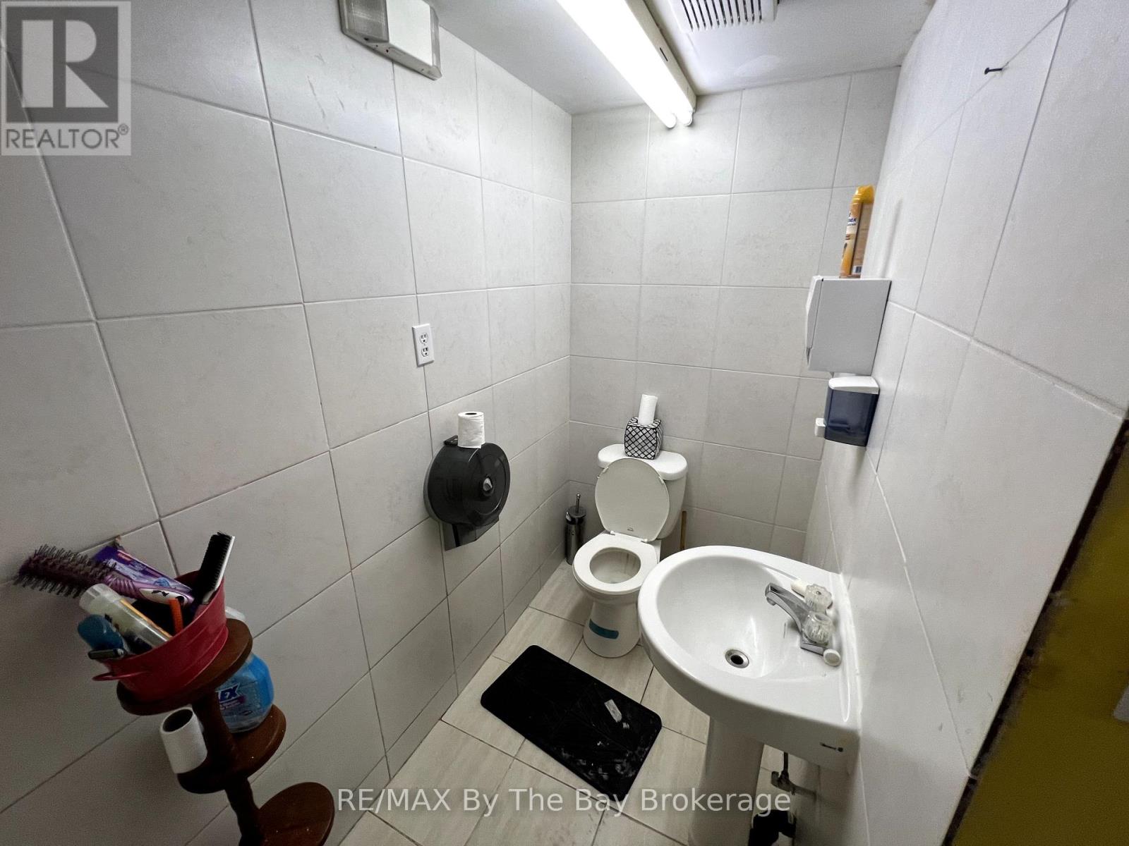 2 - 111 Main Street, Wasaga Beach, Ontario  L9Z 2K9 - Photo 12 - S12266627