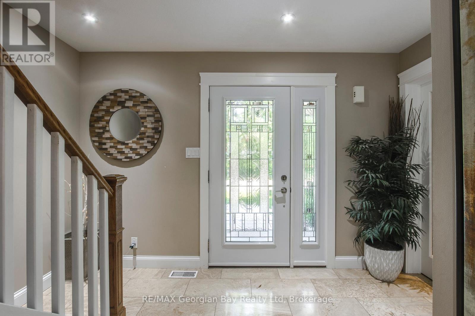 30 Brule Street, Penetanguishene, Ontario  L9M 1J1 - Photo 3 - S12266727