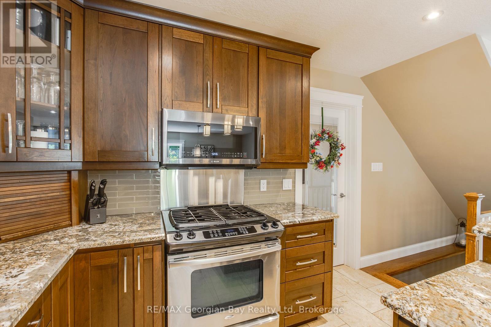 30 Brule Street, Penetanguishene, Ontario  L9M 1J1 - Photo 8 - S12266727