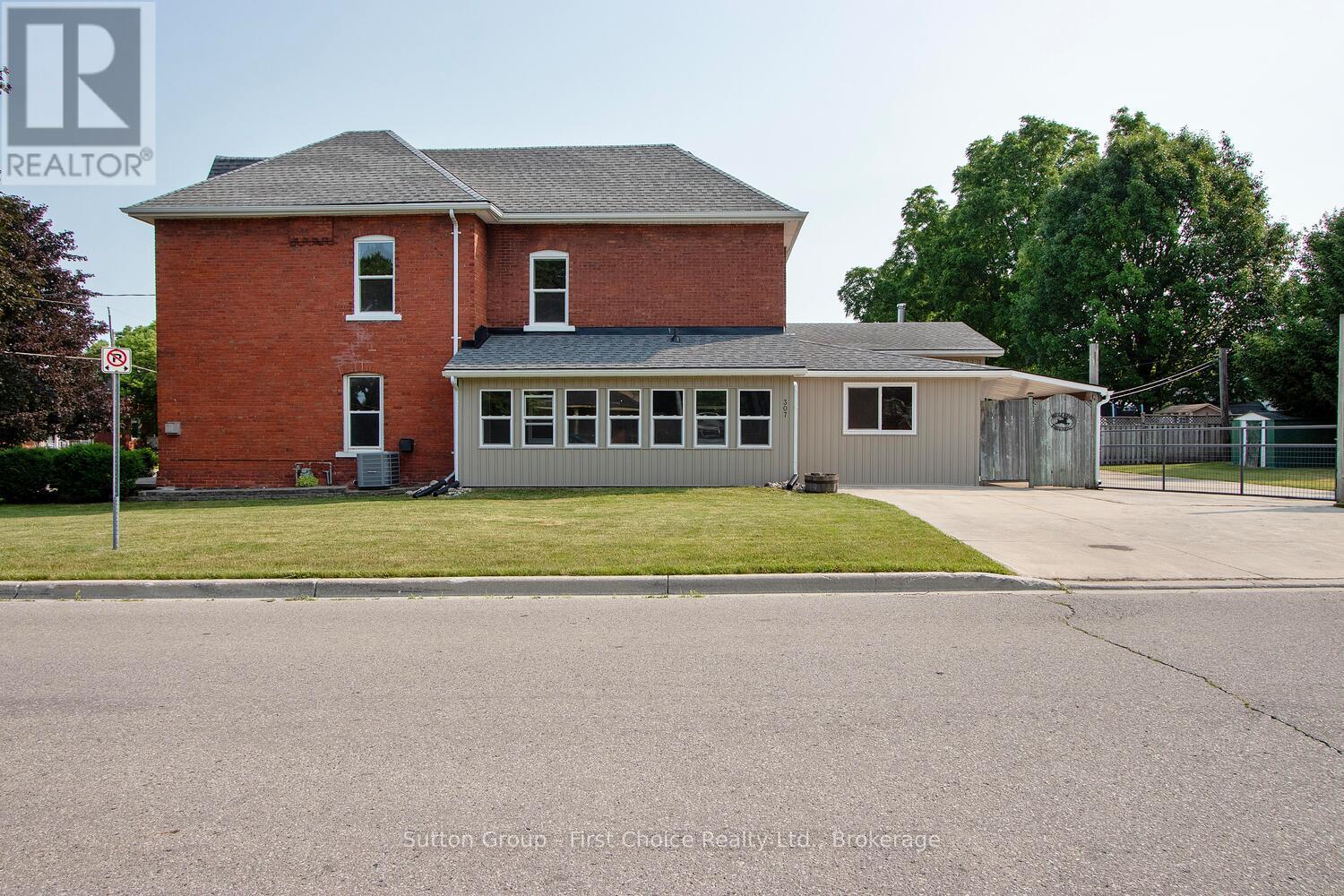 307 Nelson Street, Stratford, Ontario  N5A 2K5 - Photo 3 - X12266728