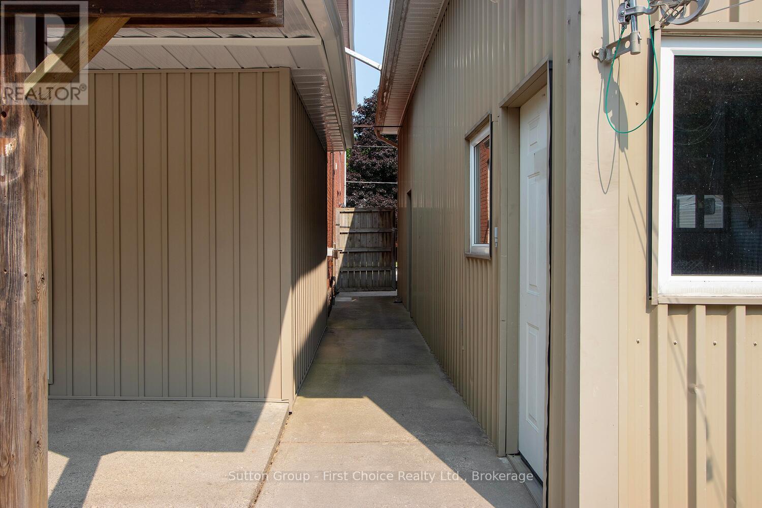 307 Nelson Street, Stratford, Ontario  N5A 2K5 - Photo 44 - X12266728