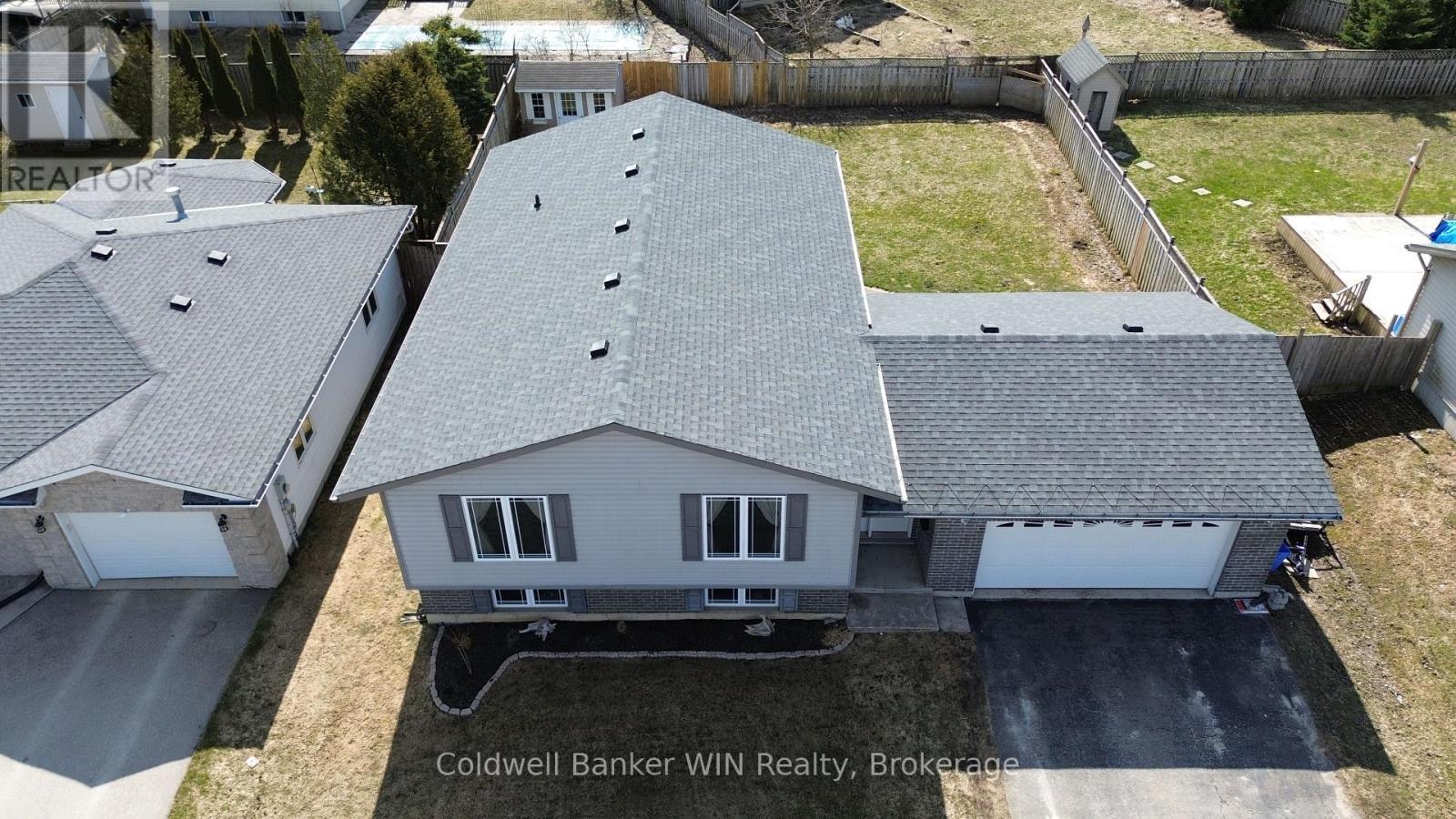 460 King Street E, Wellington North, Ontario  N0G 2L2 - Photo 2 - X12266745