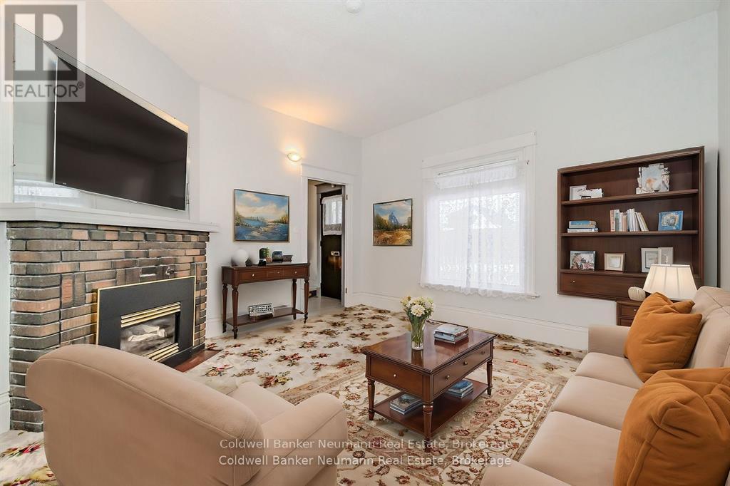 73 Terrace Hill Street, Brantford, Ontario  N3R 1G2 - Photo 6 - X12266802