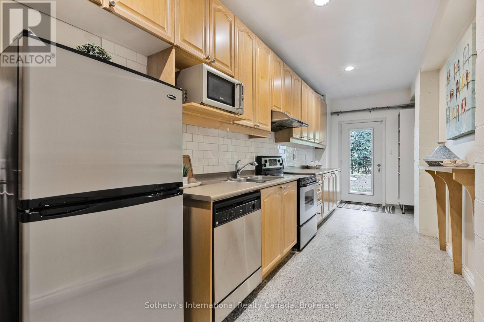 160 Grand Cypress Lane, Blue Mountains, Ontario  L9Y 0K8 - Photo 30 - X12266813