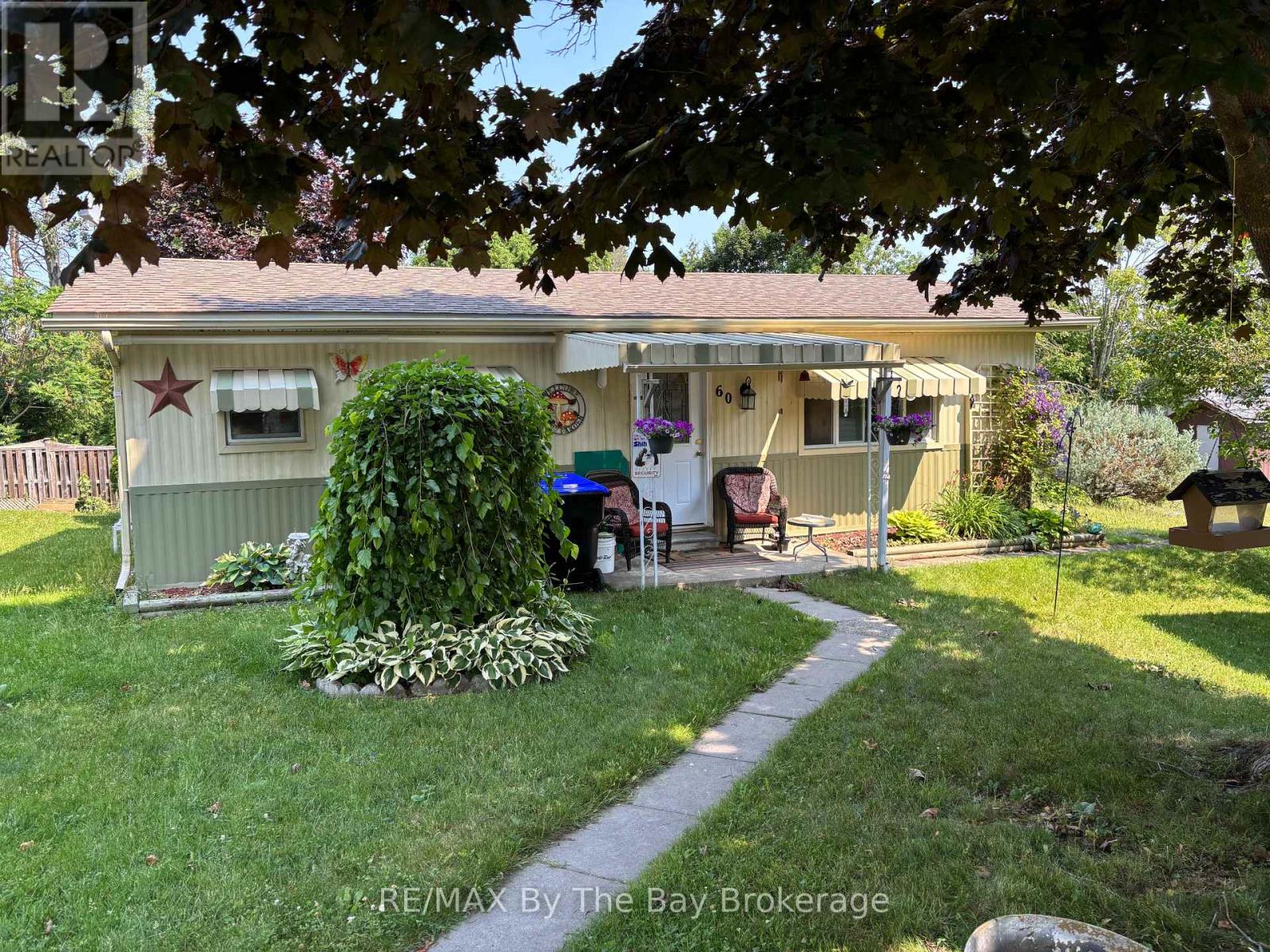 60 FLORA DRIVE, Innisfil, Ontario