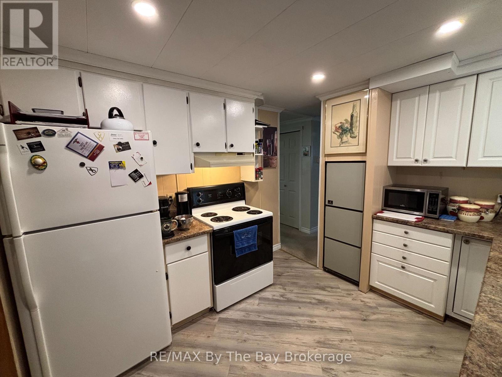 60 Flora Drive, Innisfil, Ontario  L9S 1R1 - Photo 17 - N12266983