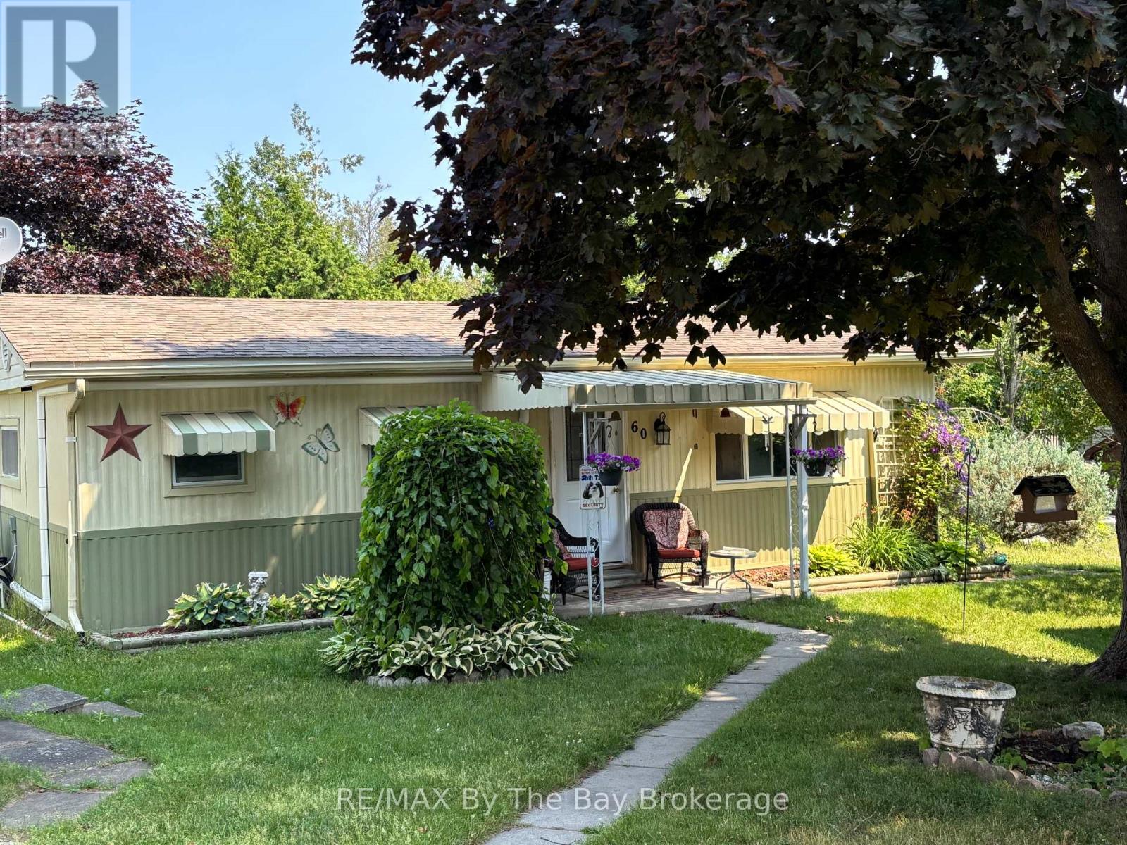 60 Flora Drive, Innisfil, Ontario  L9S 1R1 - Photo 6 - N12266983
