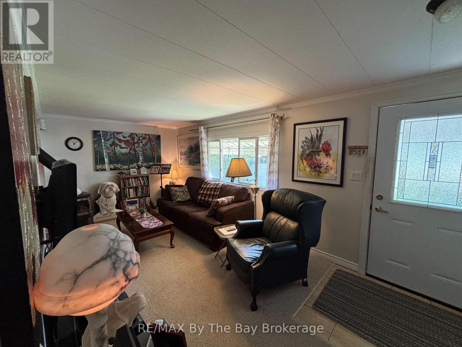 60 Flora Drive, Innisfil, Ontario  L9S 1R1 - Photo 7 - N12266983