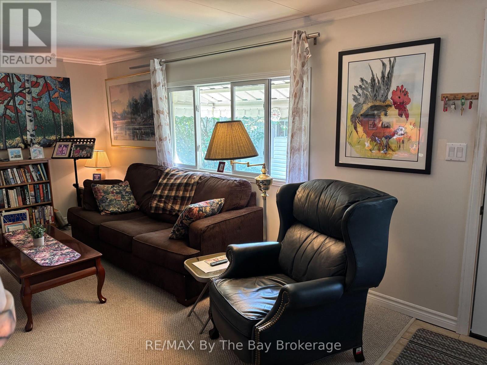 60 Flora Drive, Innisfil, Ontario  L9S 1R1 - Photo 8 - N12266983