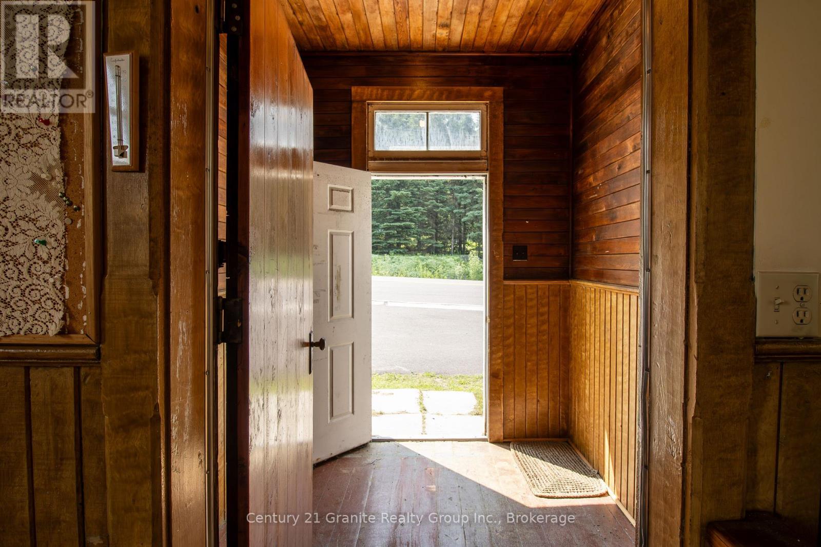 10961 Highway 118, Algonquin Highlands, Ontario  K0M 1J1 - Photo 3 - X12266931