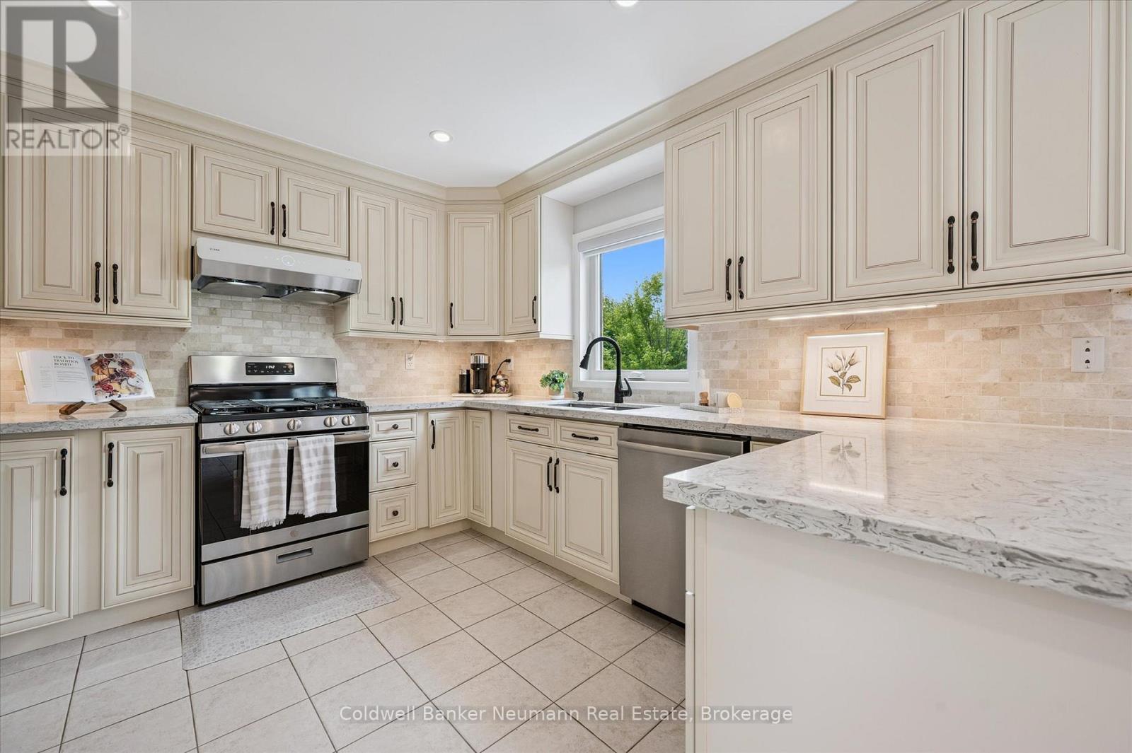 5248 Nova Crescent, Burlington, Ontario  L7L 7B8 - Photo 15 - W12267104