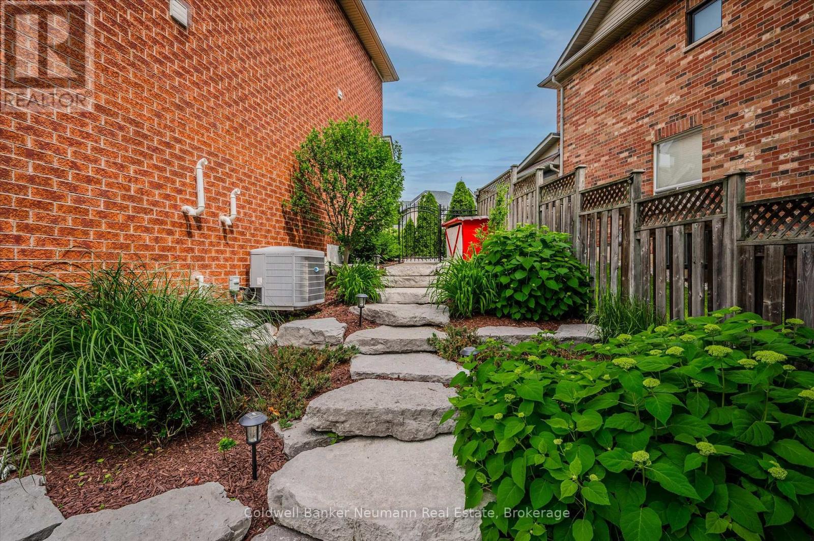 5248 Nova Crescent, Burlington, Ontario  L7L 7B8 - Photo 6 - W12267104