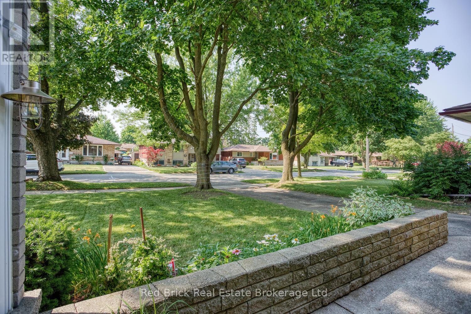 302 Ross Avenue, Kitchener, Ontario  N2A 1V6 - Photo 4 - X12267253