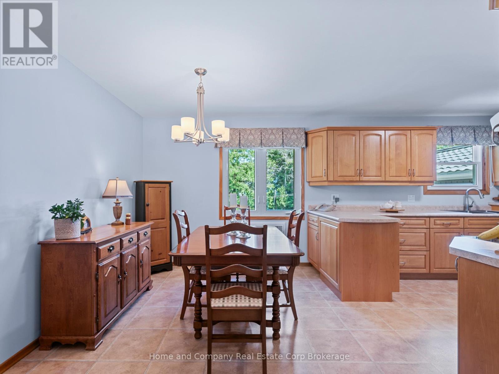 69 Water Street, Huron East, Ontario  N0K 1G0 - Photo 11 - X12267316