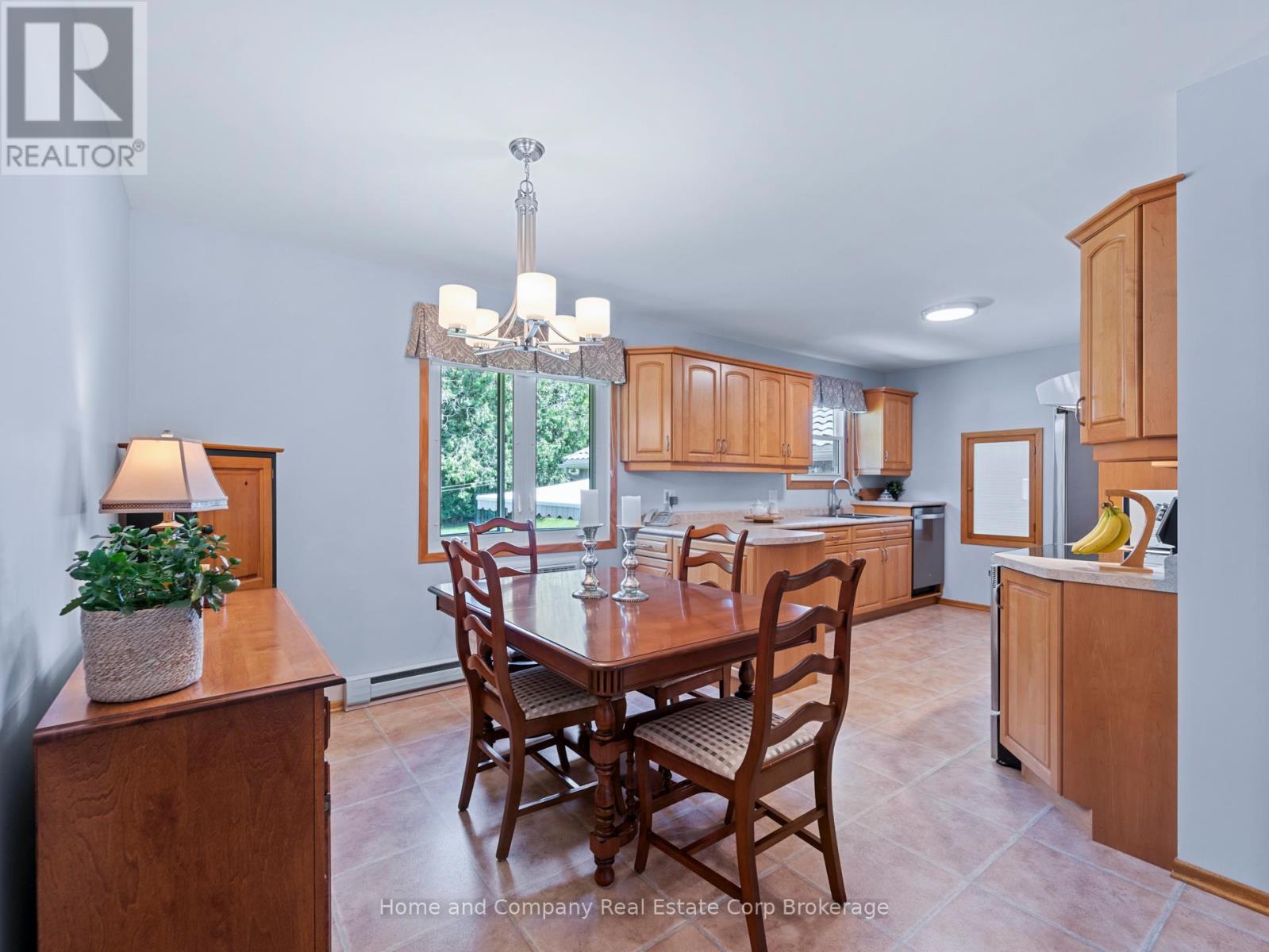 69 Water Street, Huron East, Ontario  N0K 1G0 - Photo 14 - X12267316