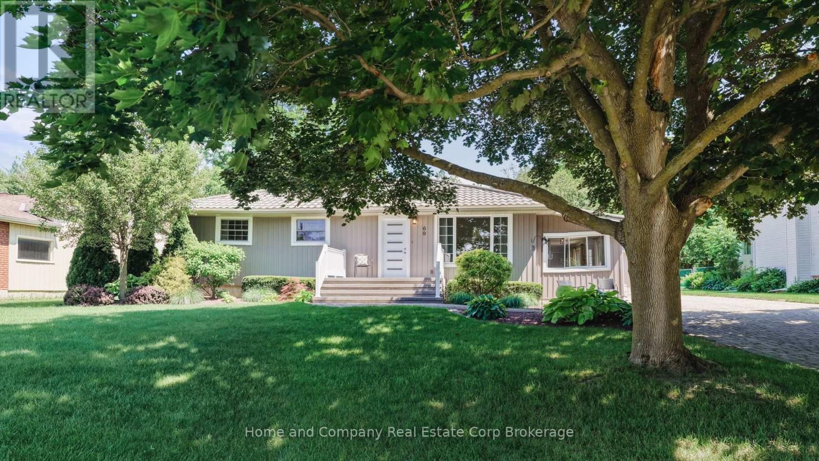 69 Water Street, Huron East, Ontario  N0K 1G0 - Photo 2 - X12267316