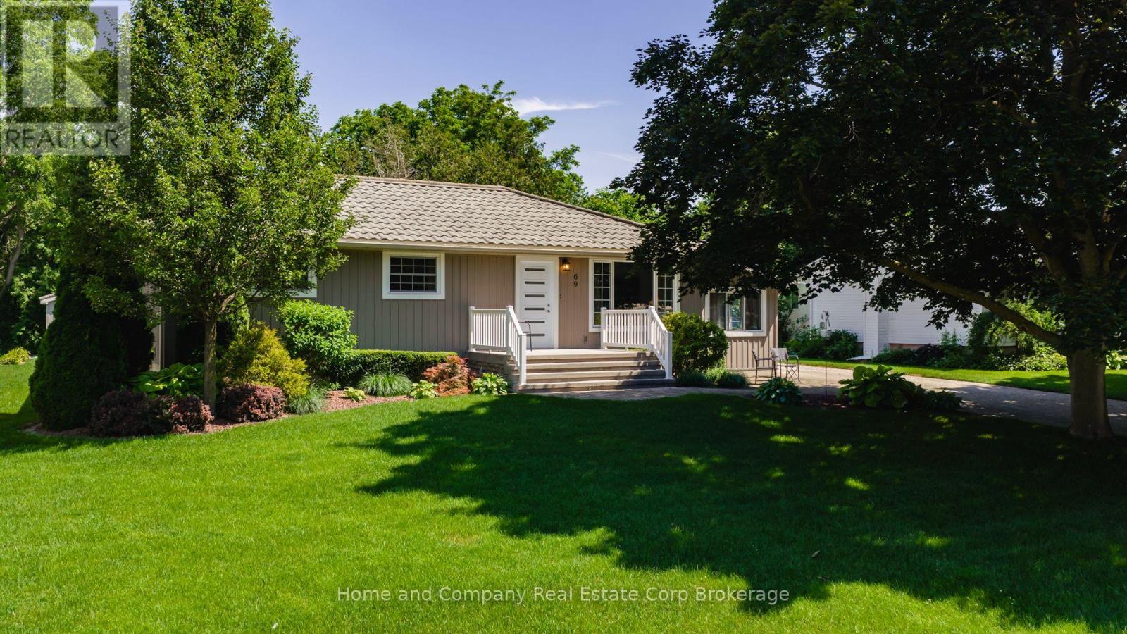 69 Water Street, Huron East, Ontario  N0K 1G0 - Photo 3 - X12267316