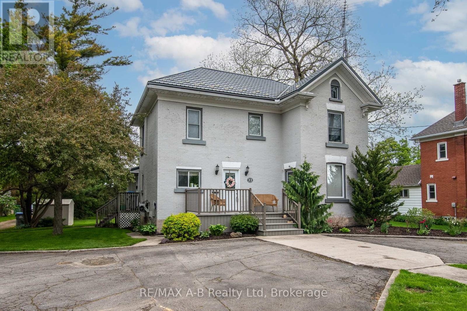 22 MILL STREET E, Perth East, Ontario