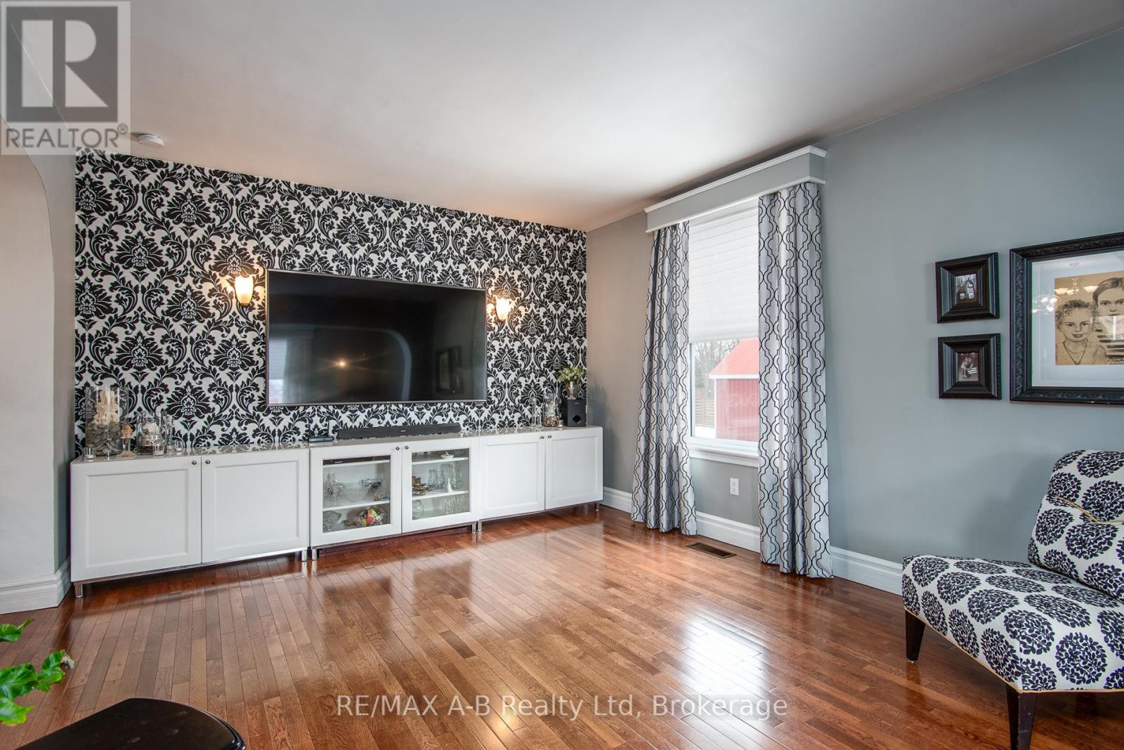 22 Mill Street E, Perth East, Ontario  N0K 1M0 - Photo 10 - X12267422