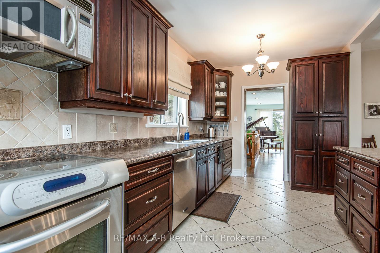 22 Mill Street E, Perth East, Ontario  N0K 1M0 - Photo 17 - X12267422