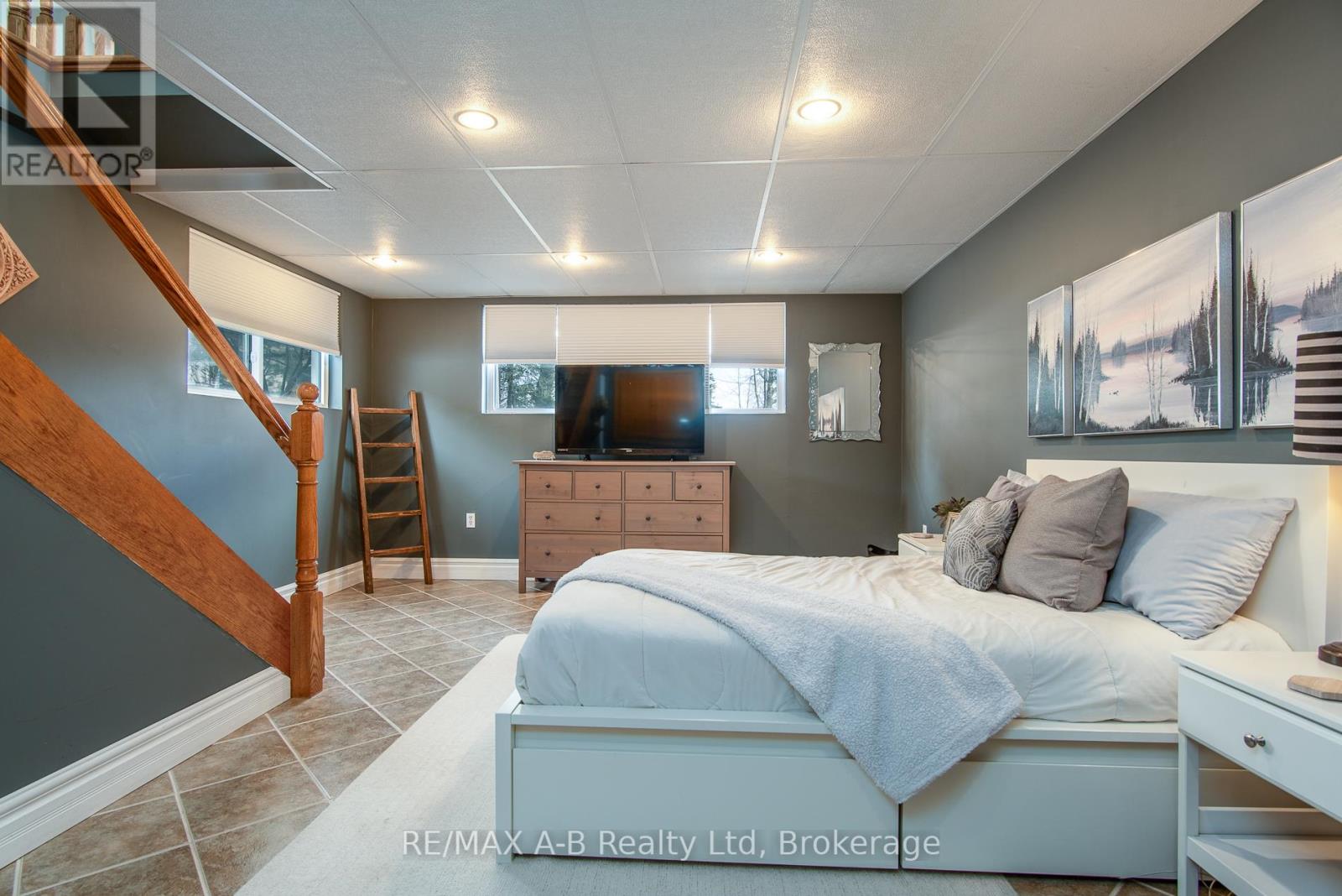 22 Mill Street E, Perth East, Ontario  N0K 1M0 - Photo 34 - X12267422