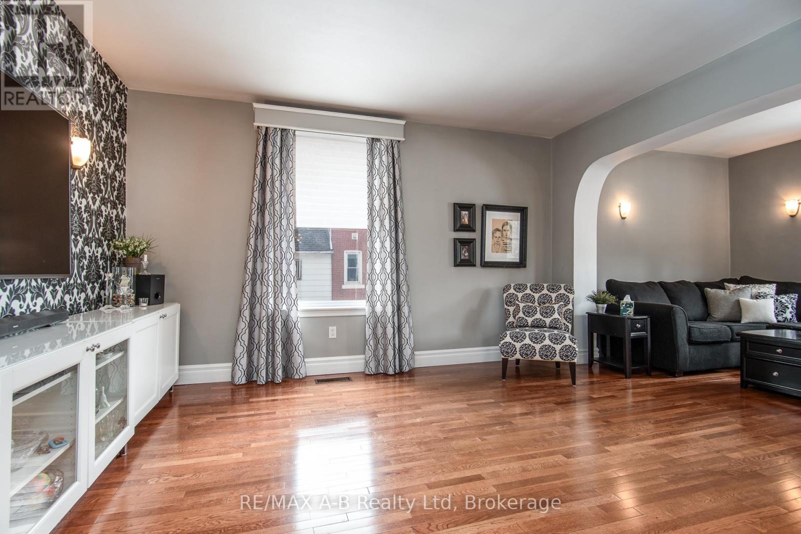 22 Mill Street E, Perth East, Ontario  N0K 1M0 - Photo 7 - X12267422