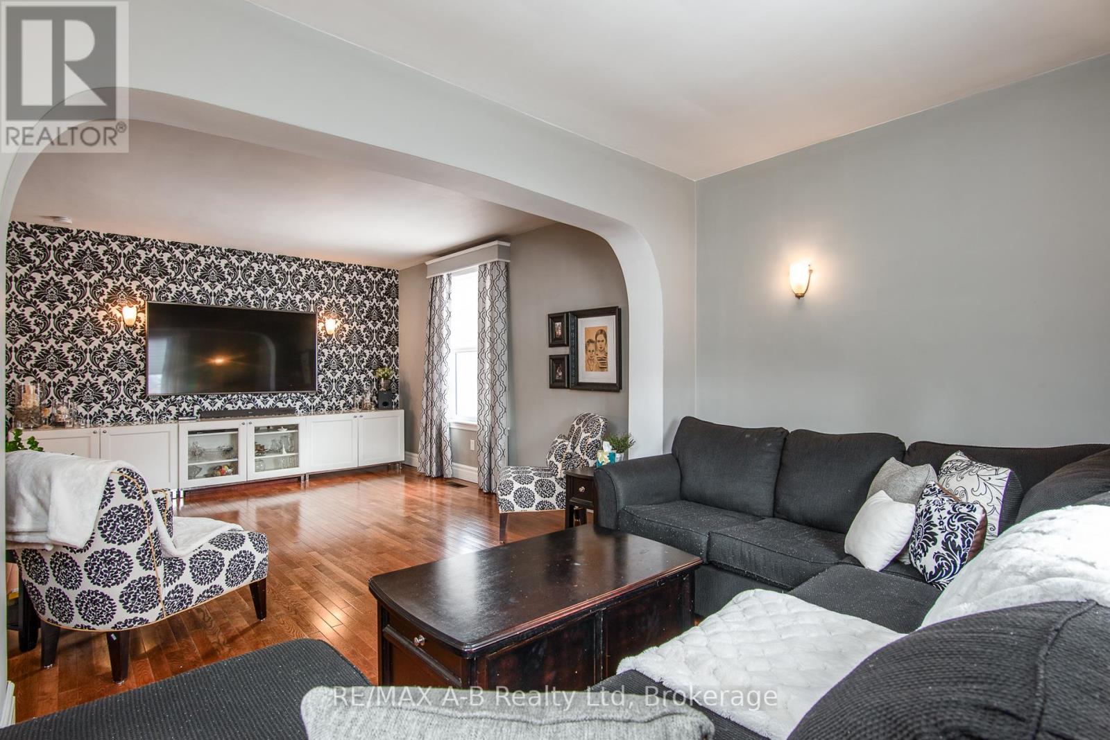 22 Mill Street E, Perth East, Ontario  N0K 1M0 - Photo 9 - X12267422