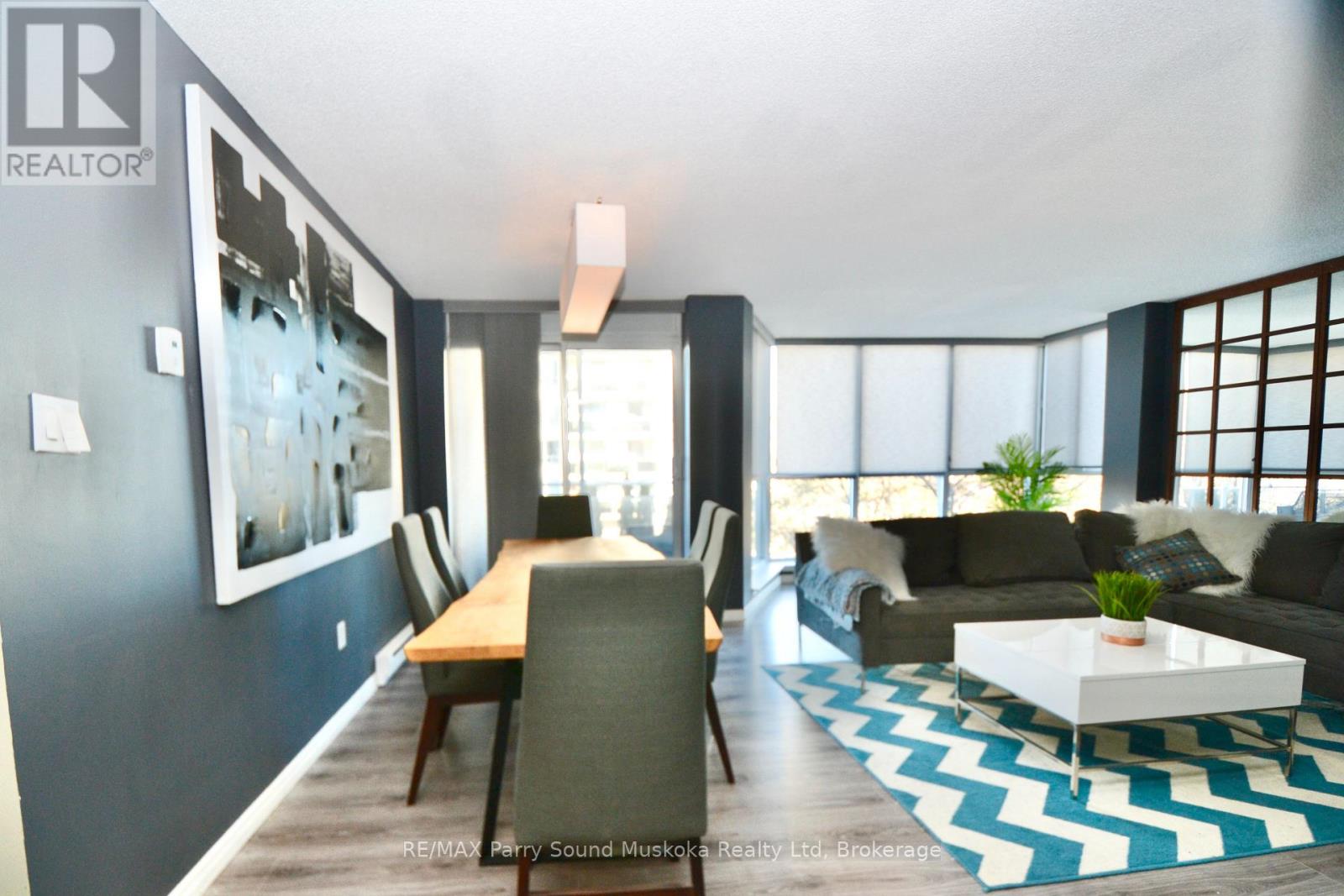 205 - 1071 Queens Avenue E, Oakville, Ontario  L6H 2R5 - Photo 2 - W12267706