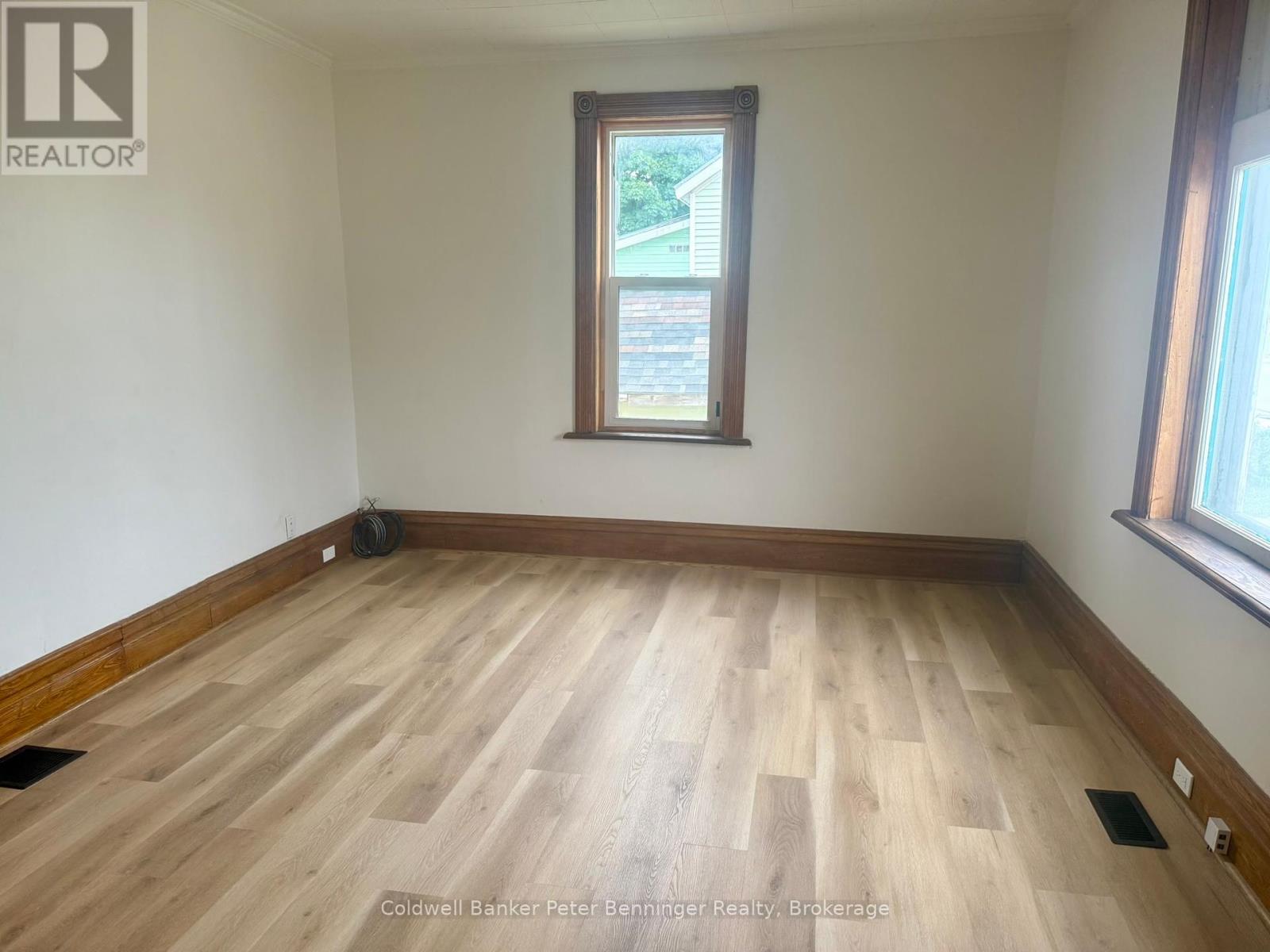 493/495 11th Avenue, Hanover, Ontario  N4N 2S2 - Photo 16 - X12268261