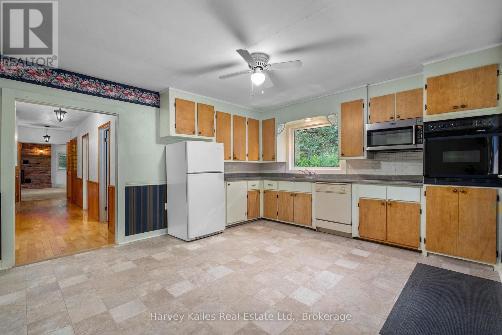 835 Muskoka Road 3 N, Huntsville, Ontario  P1H 1E1 - Photo 11 - X12268512